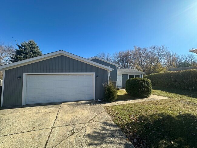 Foto del edificio - 1301 Lizabeth Ln