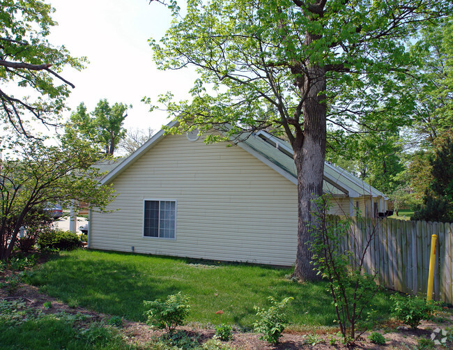 Foto del edificio - Oak Tree Village