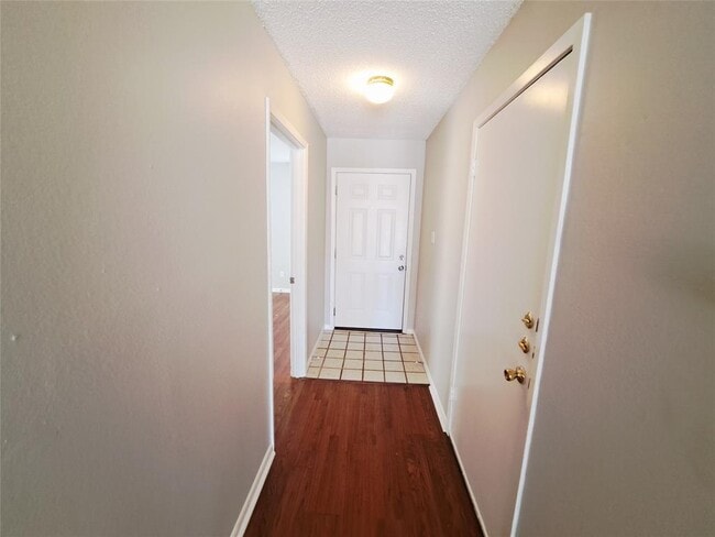 Building Photo - 9009 Sanger Dr