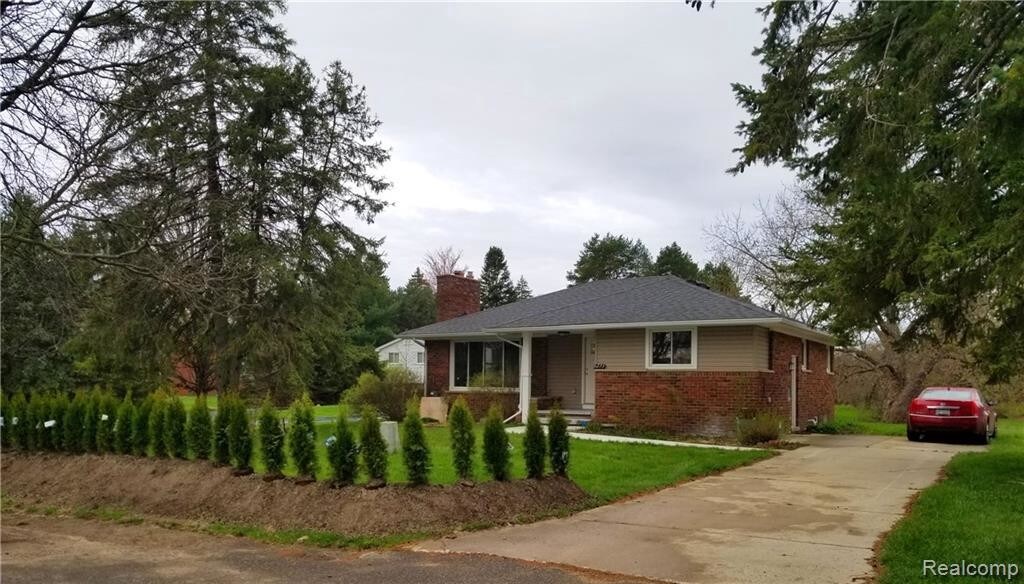 Primary Photo - 6273 Rochester Rd