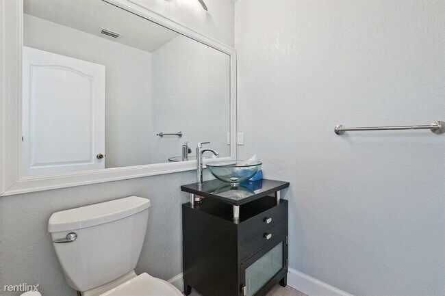 Building Photo - 4 br, 2.5 bath House - 7685 NW 62nd Way