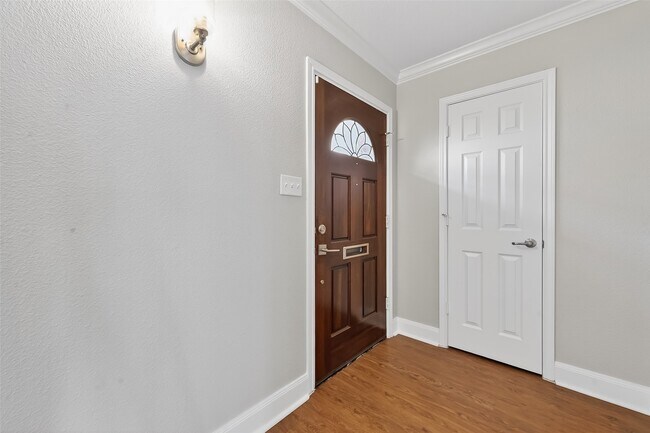 Foto del edificio - 6351 Briar Rose Dr