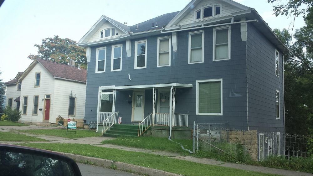 656 1/2 West 11th St Apartment for Rent in Dubuque, IA
