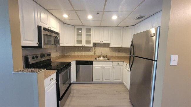 Building Photo - 3100 W Rolling Hills Cir