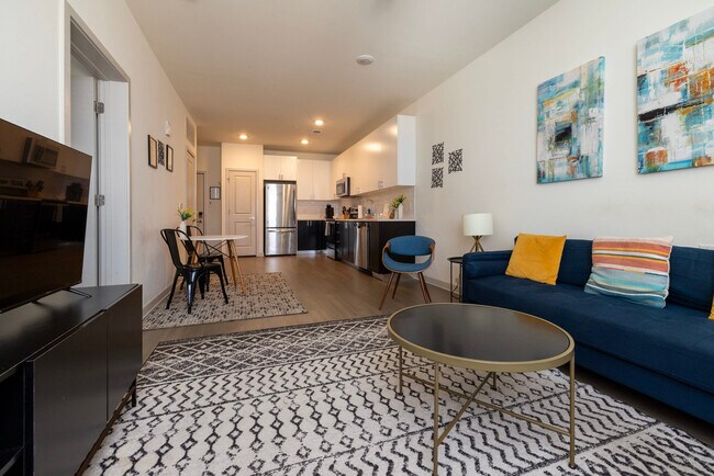 Building Photo - 633 E Main St