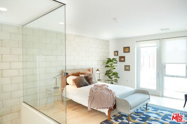 Building Photo - 3450 Cahuenga Blvd