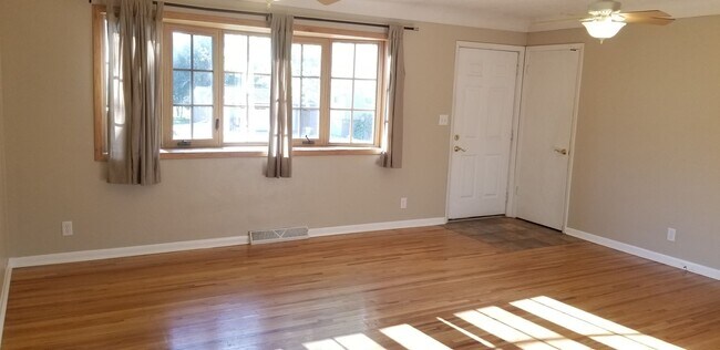 Foto del edificio - Now Leasing for May 2026!