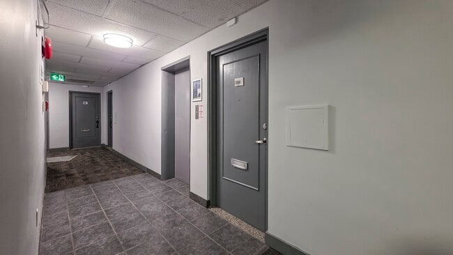 Building Photo - 530 PROUDFOOT LANE