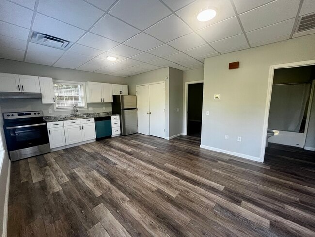 Building Photo - Dunhill Townhouses