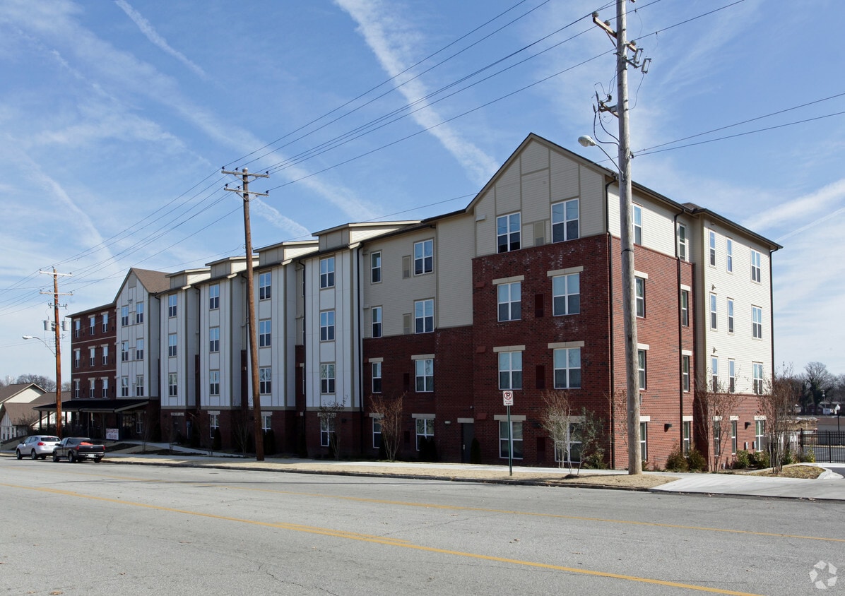 Primary Photo - Cleaborn Pointe at Heritage Senior Apartments