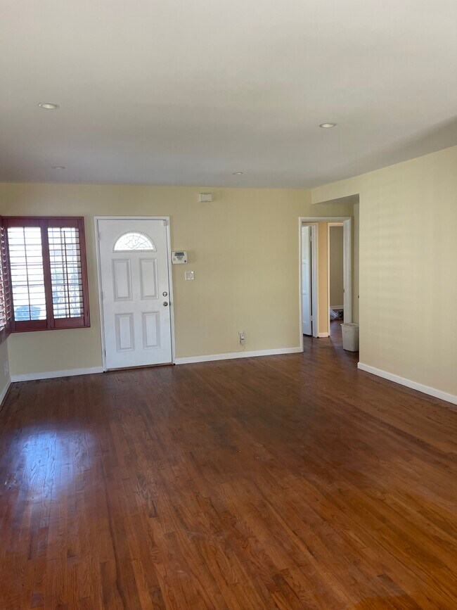 Building Photo - 14523 Spinning Ave