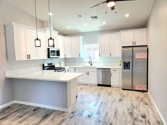 Foto del edificio - BRAND NEW 3/2 BATH home available for rent in Central BHC.