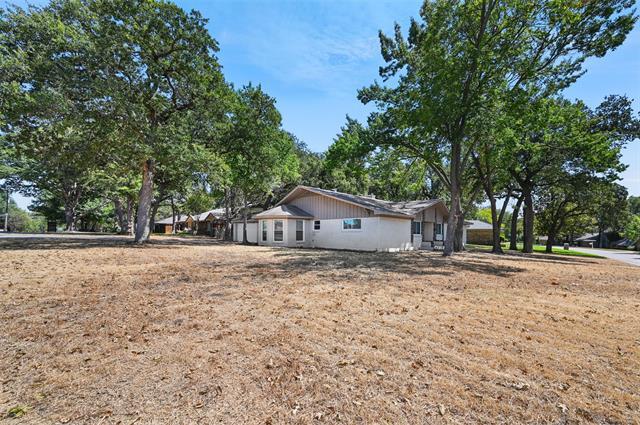 Building Photo - 2346 Robinhood Dr