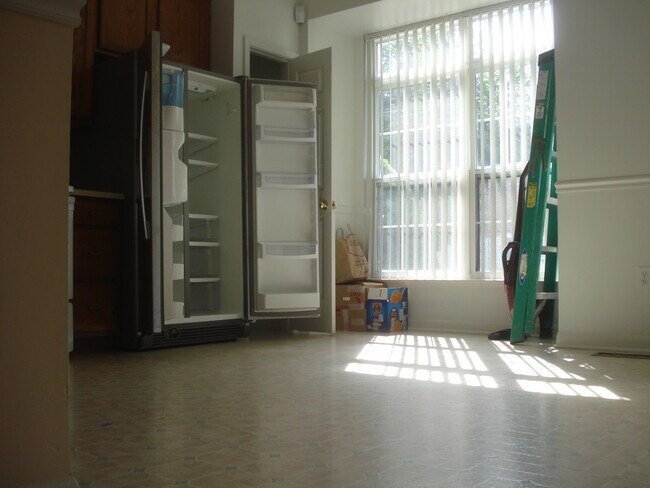 Foto del edificio - 445 Amelanchier Ct