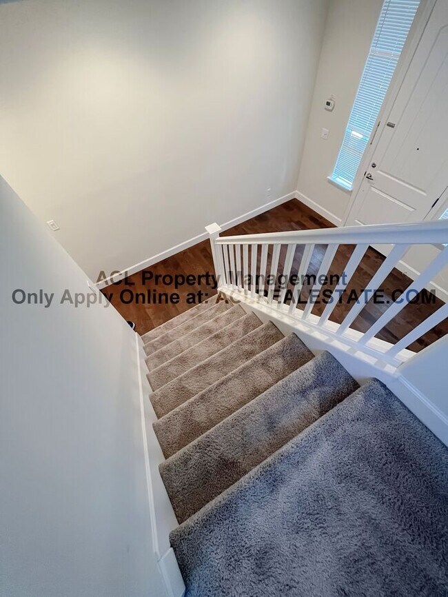 Building Photo - Spacious, Centrally Located, Recently Buil...