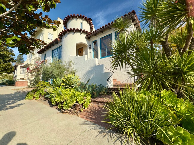 Building Photo - 1645 Scenic Ave