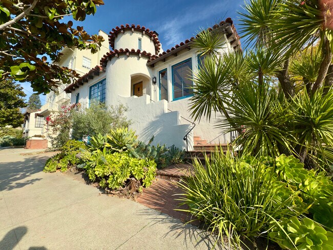 Foto del edificio - 1645 Scenic Ave