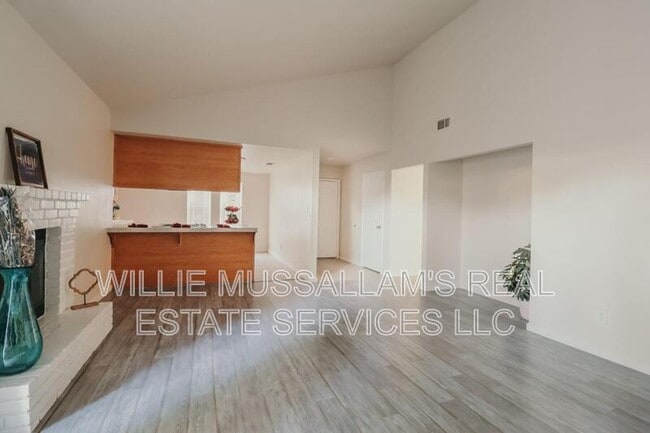 Building Photo - 581 Lincoln Ave