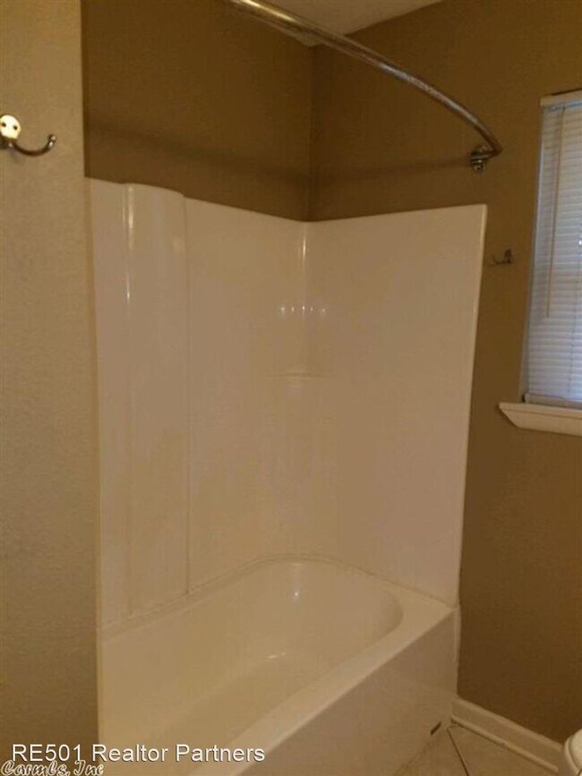 Building Photo - 3 br, 1 bath House - 3735 Loch Lane