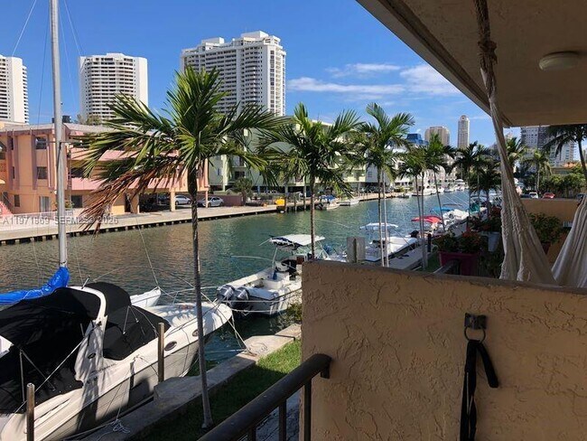 Foto del edificio - 3531 NE 170th St