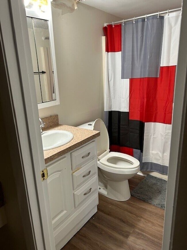 Foto del edificio - ***2 BED Condo Centrally located!!