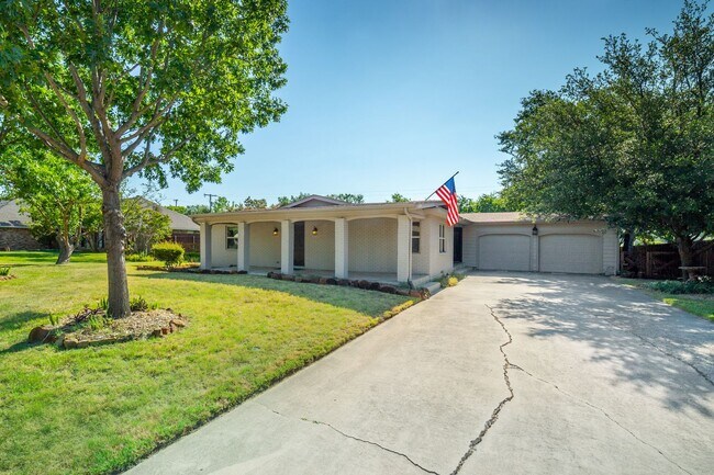 Foto del edificio - 3 Bedroom 2 Bath 2 Car Garage - Backs Up To A Nice Farm