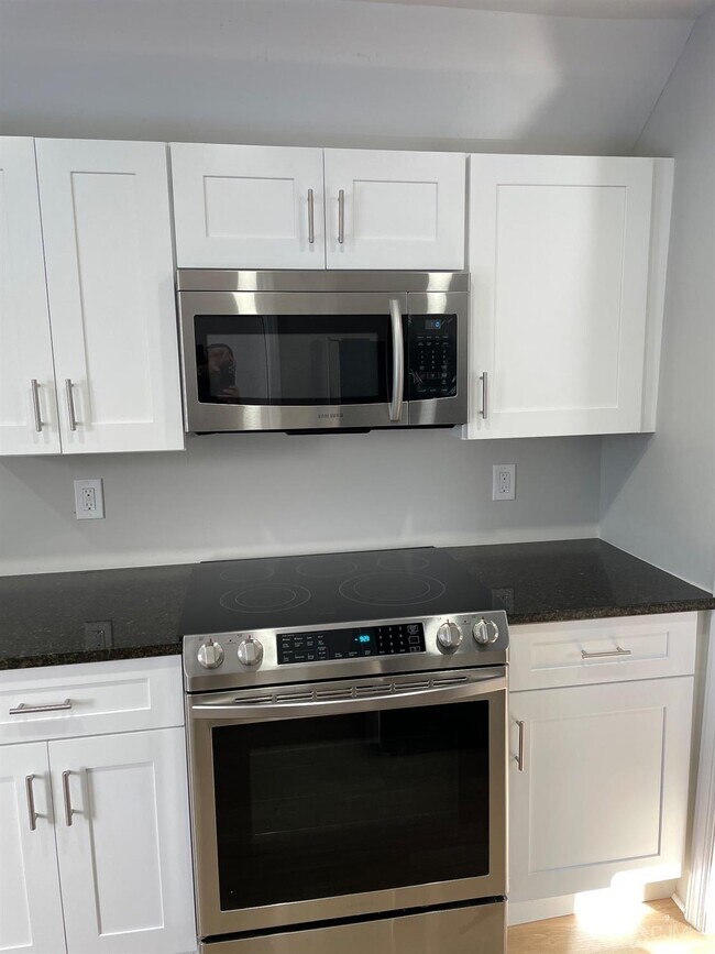 Foto del edificio - 30 Boehmhurst Ave