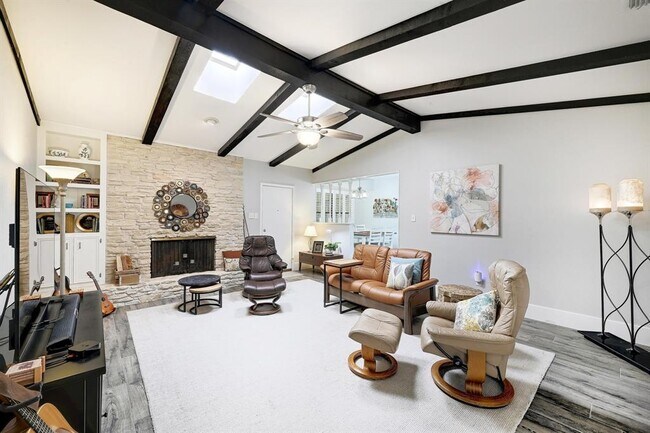 Foto del edificio - 110 Ridge Oak Dr