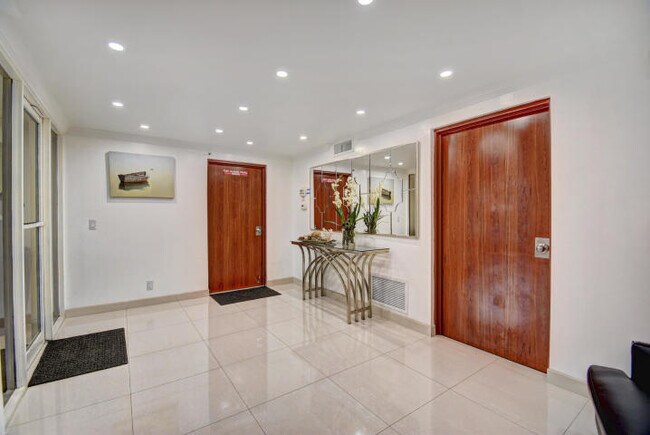 Building Photo - 277 N Ocean Blvd