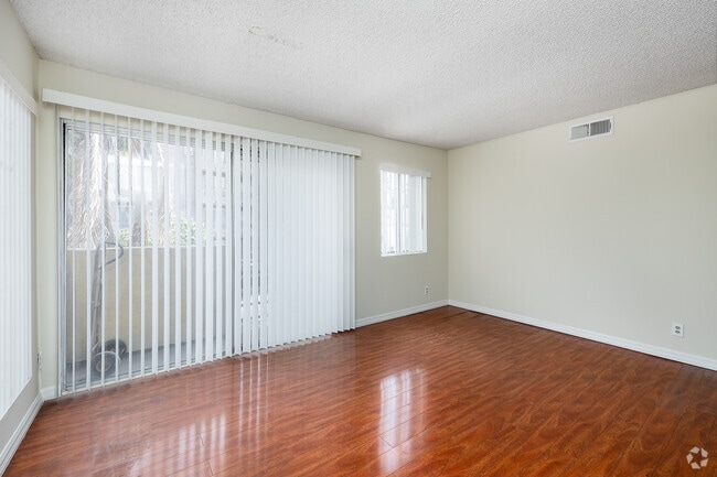 Interior Photo - Irolostar Apartments