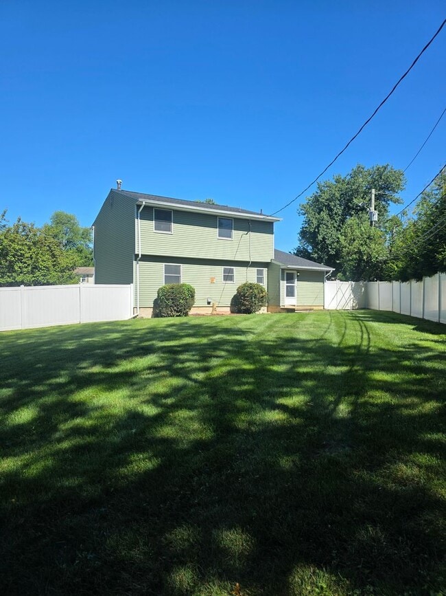 Building Photo - Red Mill Farms