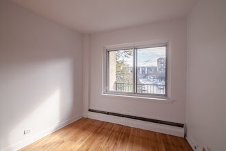 Building Photo - 6525 Chem. de la Côte St Luc