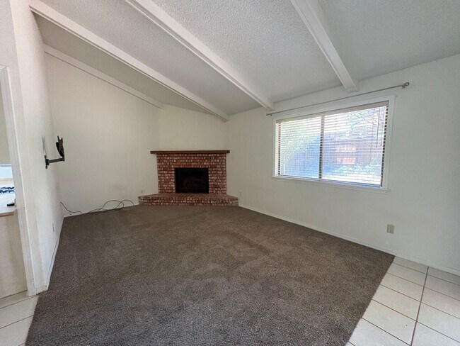 Foto del edificio - 1721 N Fairway Dr
