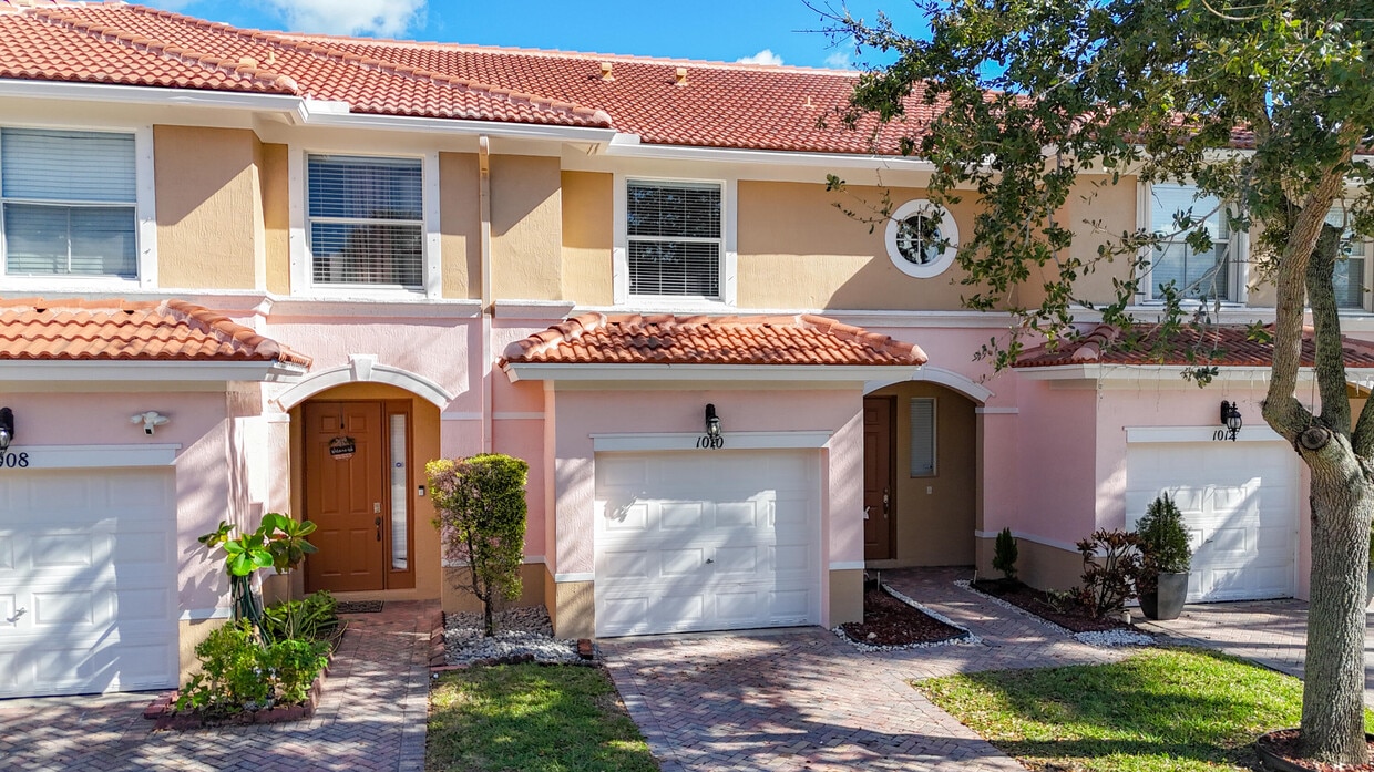 Foto principal - 1010 Seminole Palms Dr