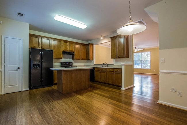 Building Photo - 303 Huck Ct