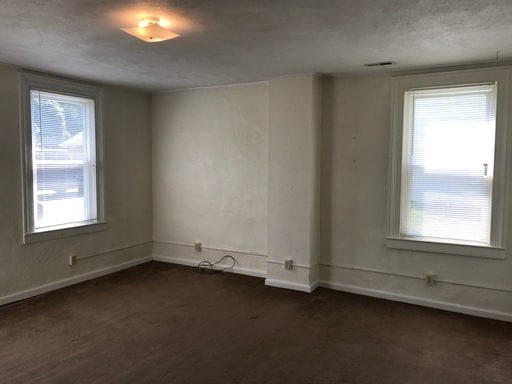 Building Photo - 202 S Ash St