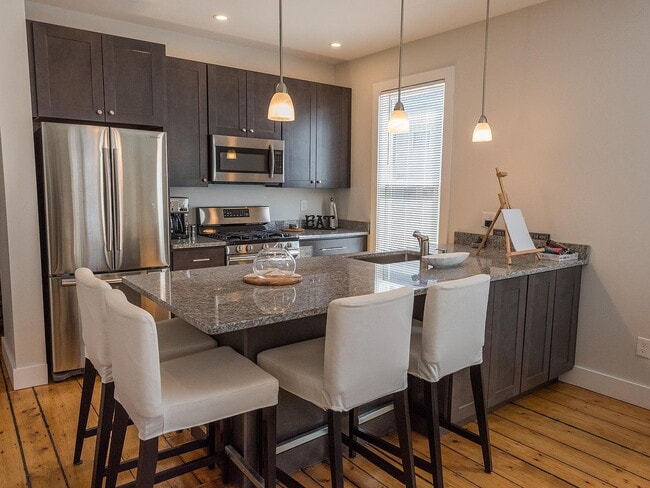 Building Photo - 15 Merrill St