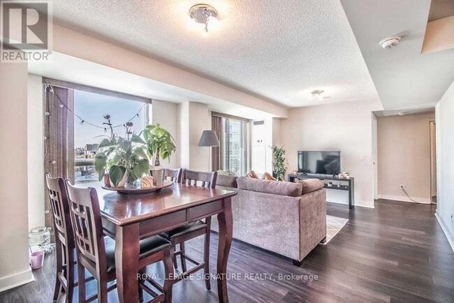 Photo du bâtiment - 100 Western Battery Rd