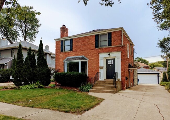 Building Photo - 380 Holly Ave