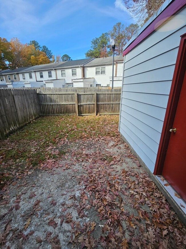 Building Photo - 408 Savage Dr
