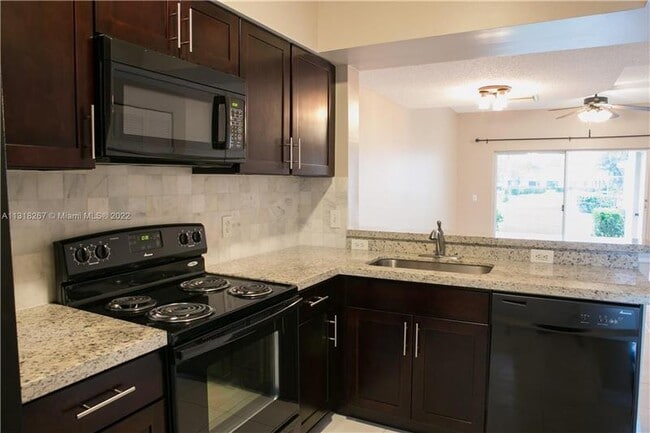 Building Photo - 12 Simonton Cir