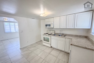 Building Photo - 308 E Vogel Ave