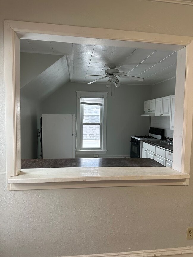 Building Photo - 409 Collins Ave