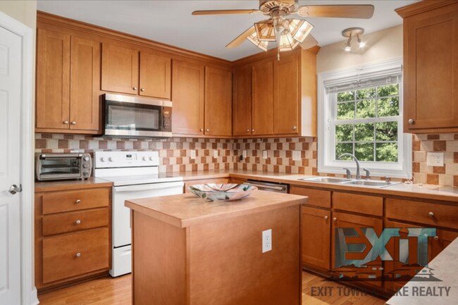 Building Photo - Pristine 3 Bedroom 2 Bath Home in Tanglewo...