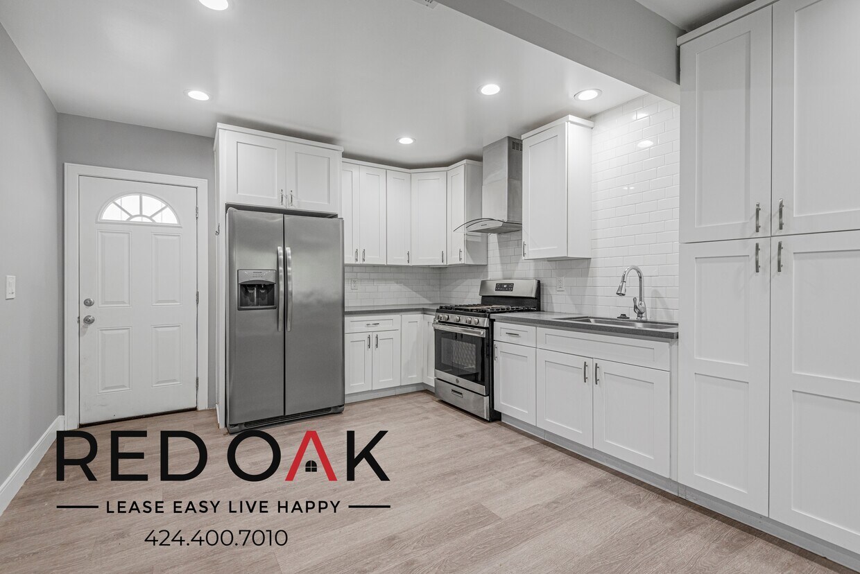 Primary Photo - Charming Three Bedroom Walk-Up with Lots o...