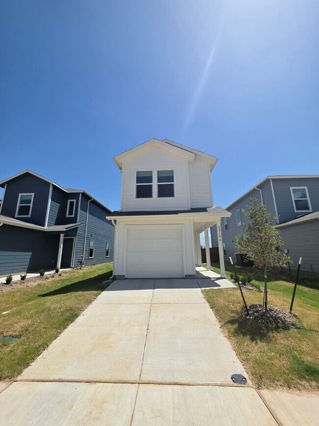 Foto del edificio - Modern 3-Bed New Construction with 2.5 Baths in Charming Providence Village!