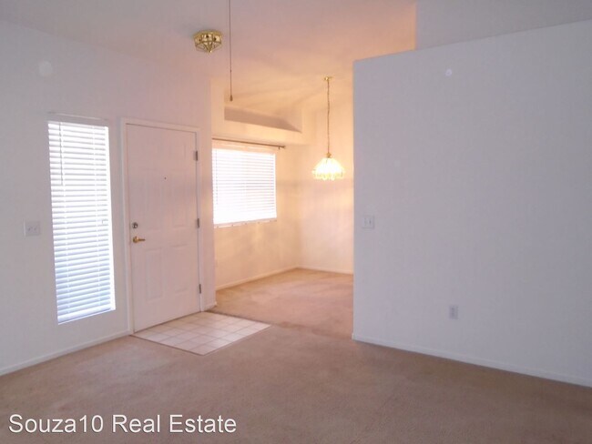 Foto del edificio - 2 br, 2 bath House - 353 Amber Pine St Uni...