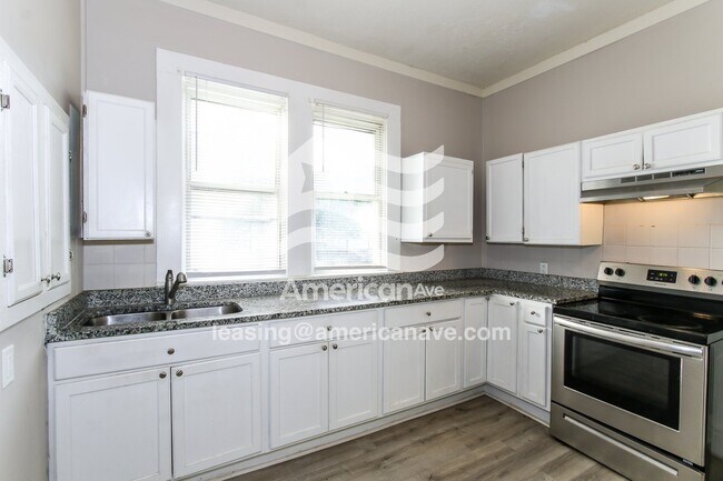 Foto del edificio - 1858 Watkins St