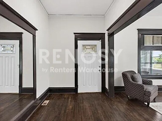 Foto del edificio - 2BD/1BA Duplex in Minneapolis Available Now!