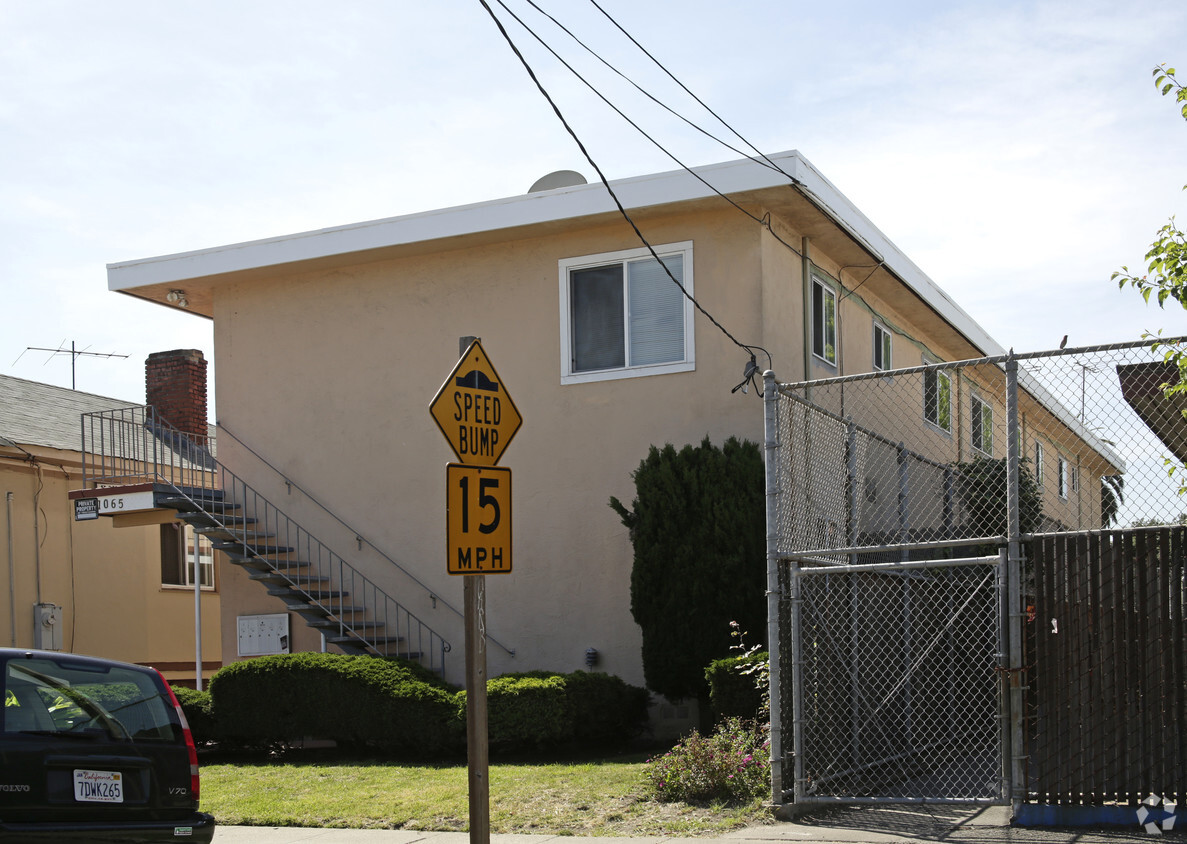 Building Photo - 1065 63rd St
